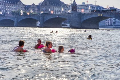Swimming in the Rhine - photo: Basel Tourismus
